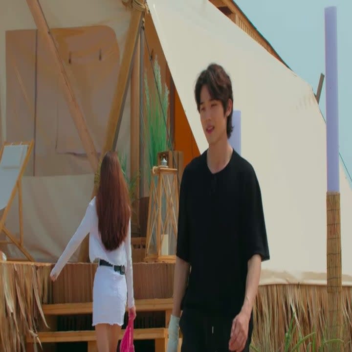 Si-hun walks away while Ji-a walks in the opposite direction, her back to him