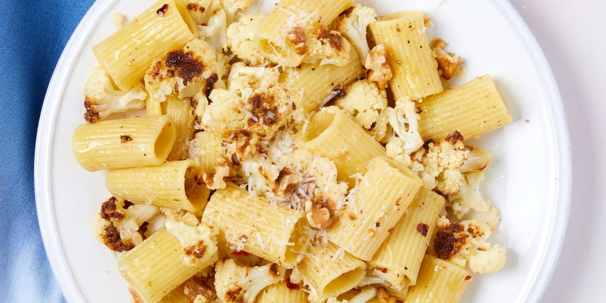 pasta with roasted garlic cauliflower