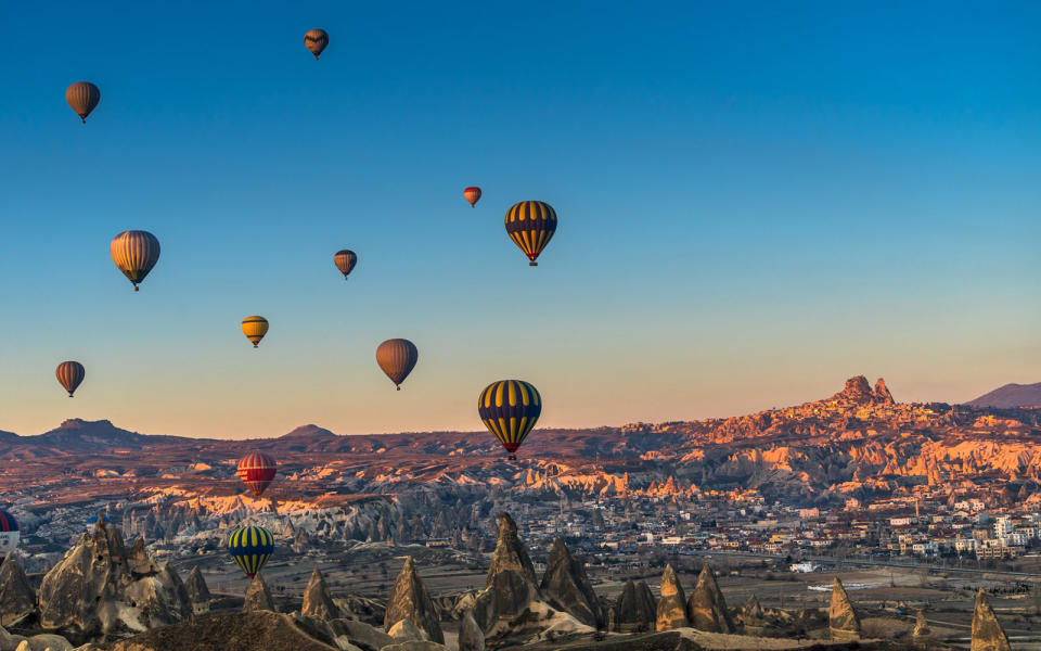 <p>There are many hot air balloon tours to choose from. The one you want will depend on your personal preferences in terms of length of flight, capacity of balloon, and cost.</p>