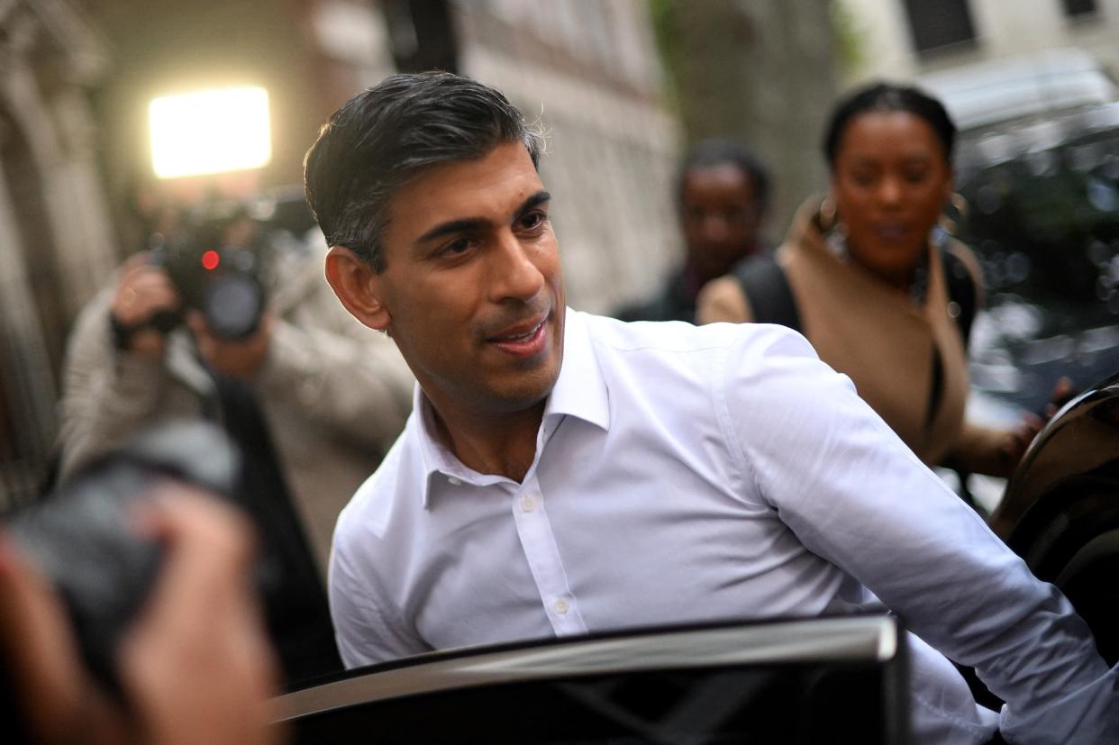 Rishi Sunak quitte son bureau dans le centre de Londres, le 23 octobre 2022 - Daniel LEAL / AFP