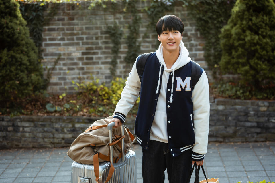 Yang Se-jong as Lee Won-jun in DOONA!