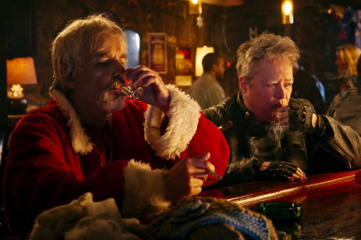 (l-r) Billy Bob Thornton stars as Willie Soke and Kathy Bates as Sunny Soke in BAD SANTA 2, a Broad Green Pictures and MIRAMAX release. Credit: Jan Thijs | Broad Green Pictures / Miramax