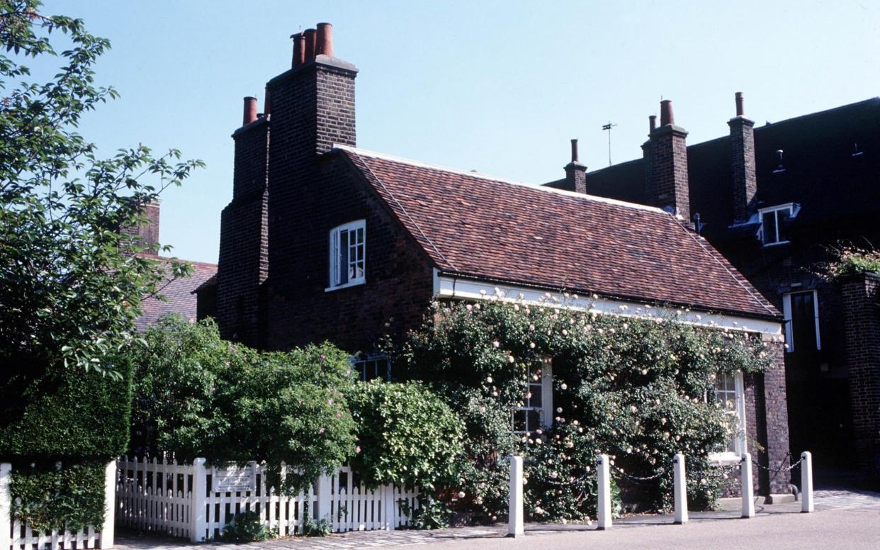 The old Nottingham House is attached to Palace where Queen Victoria was born in 1819 - Camera Press