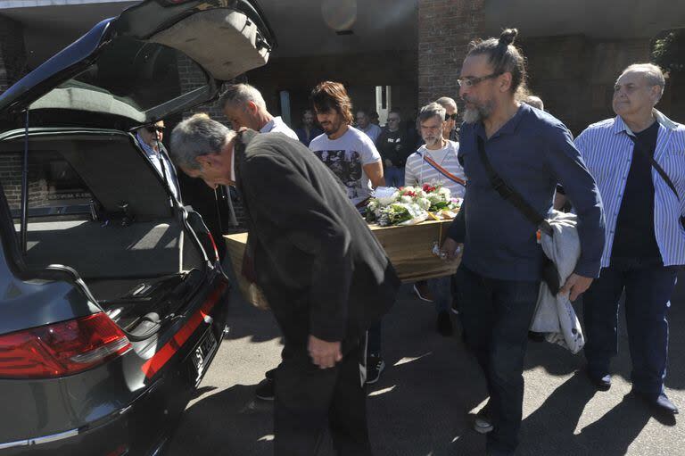 Esta mañana fueron despedidos, en el cementerio de Chacarita, los restos de la entrañable periodista de espectáculos que murió a los 96 años, a causa de complicaciones cardíacas que la mantenían internada desde enero último