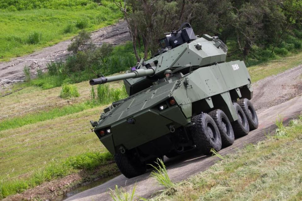 國造105砲雲豹輪型戰砲車首次亮相。軍聞社
