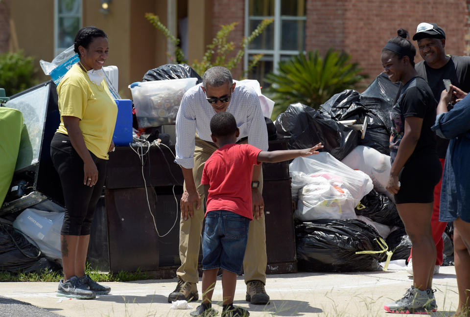 Obama visits flood-damaged Baton Rouge