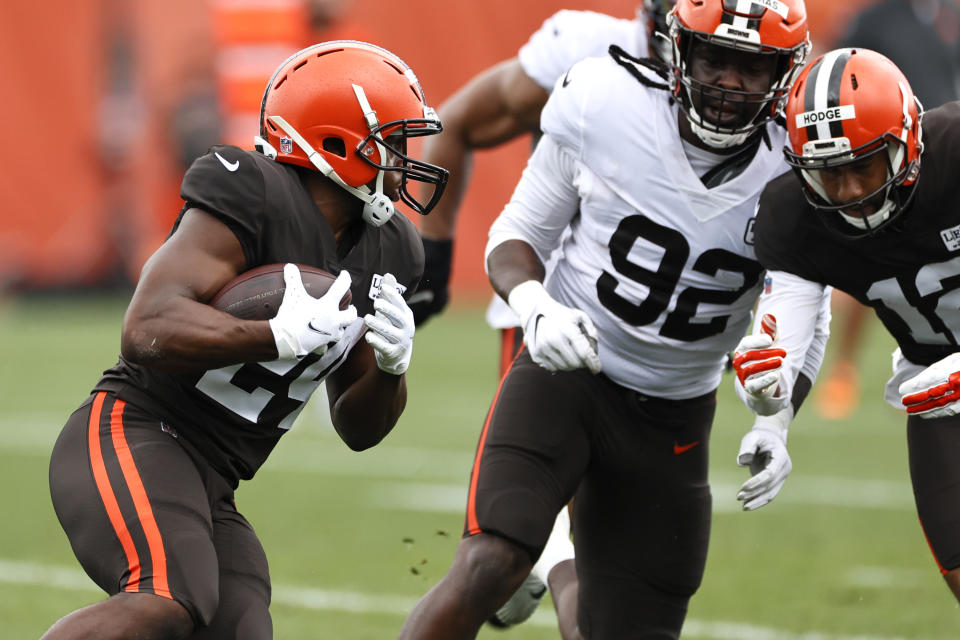 Cleveland Browns running back Nick Chubb runs the ball during practice at the NFL football team's training facility Monday, Aug. 17, 2020, in Berea, Ohio. (AP Photo/Ron Schwane)