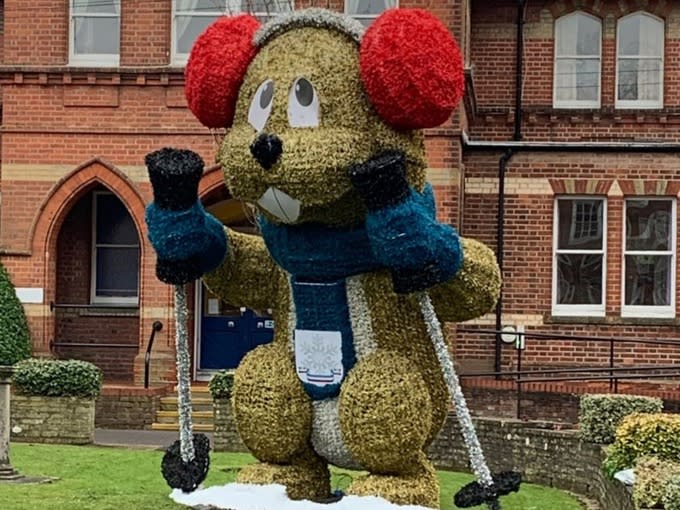 Some residents have been left confused with Alton Town Council's Christmas rodent display (Picture: Facebook/Alton Town Council)