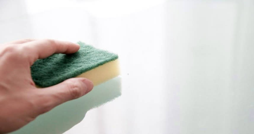 菜瓜布的海綿並不具有清潔功效，而是幫助清潔劑起泡，提升洗碗的效率。（示意圖／取自Pixabay）