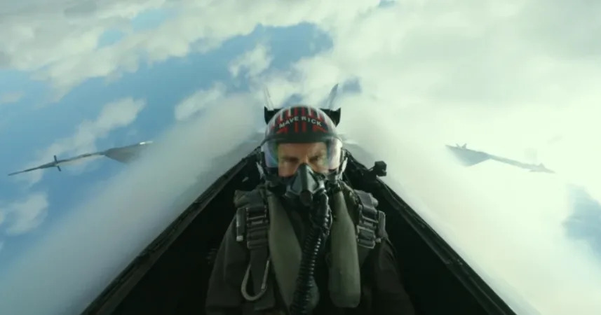 美國海軍帶有招募新兵目的的電影《捍衛戰士：獨行俠》，並為該電影提供艦載戰鬥機、航母等裝備或場景。&nbsp;&nbsp;&nbsp;圖：電影《捍衛戰士：獨行俠》官宣