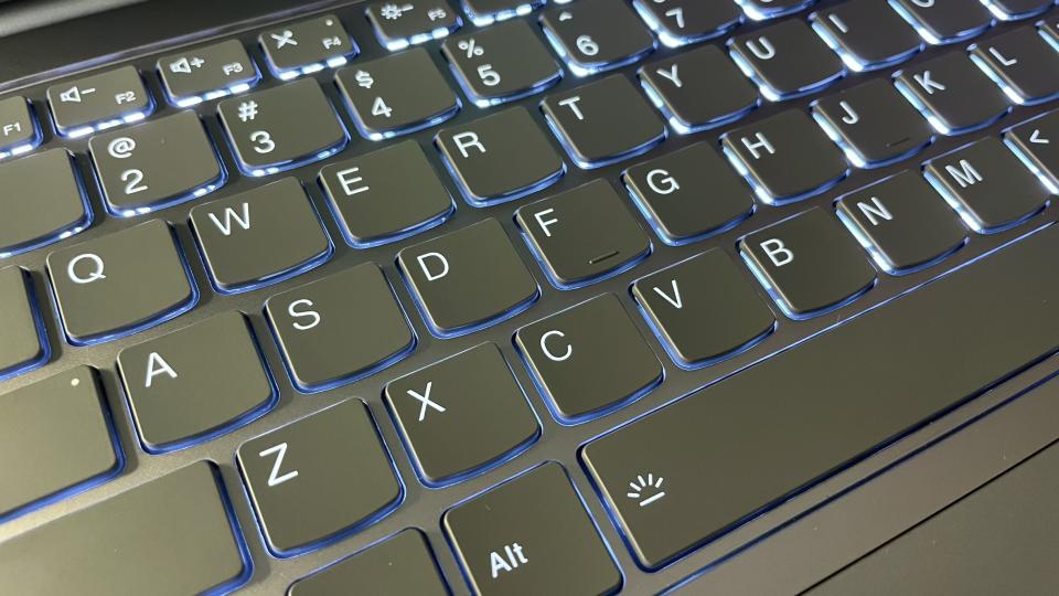 The 2024 Lenovo Slim 7i Gen 9 curved keys on laptop keyboard