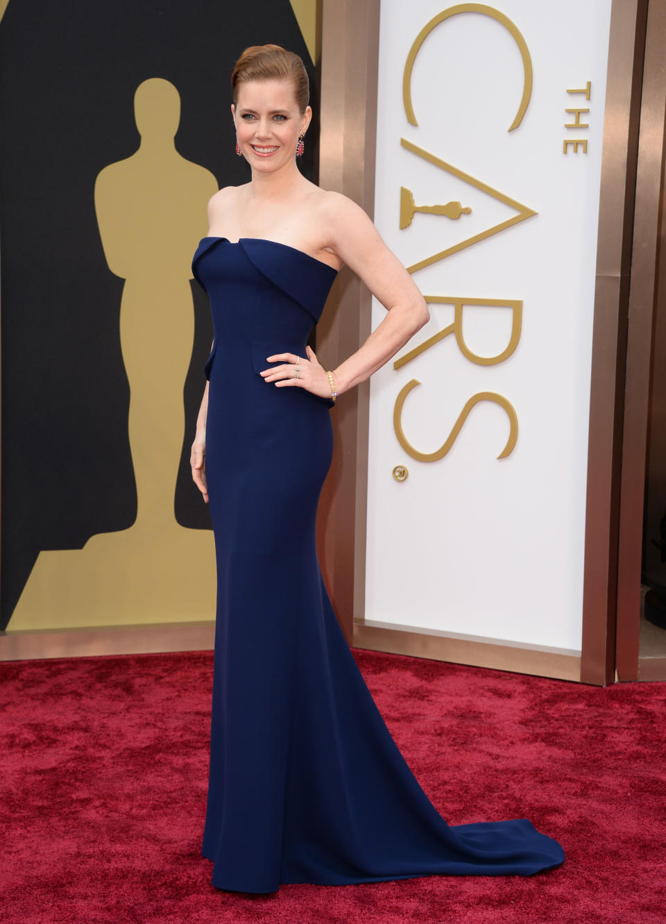 Amy Adams llega a los Oscar el domingo 2 de marzo de 2014 en el Teatro Dolby en Los Angeles. (Foto Jordan Strauss/Invision/AP)