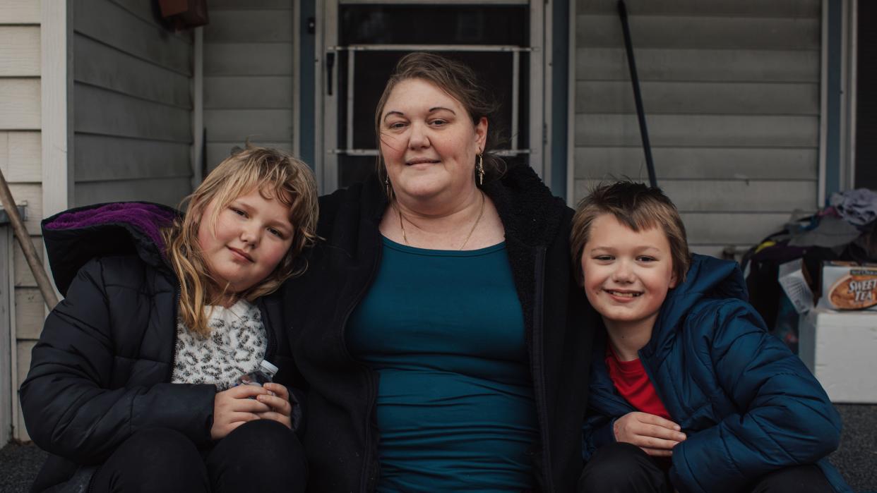 Tami Burch, center, and her kids Mia, left, and Jesse on their front porch in Chanute, Kansas. (Photo: Chase Castor for HuffPost)