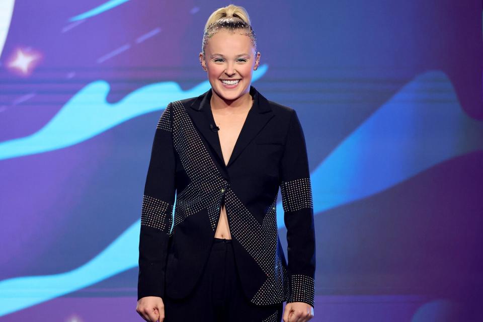 JoJo Siwa Recreates Dance Moms Solo Routine