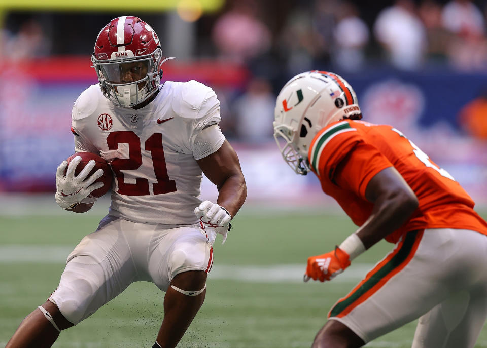 ATLANTA, GEORGIA – SEPTEMBER 04: Jase McClellan #21 of the Alabama Crimson Tide rushes against the Miami Hurricanes during the second half of the Chick-fil-A Kick-Off Game at Mercedes-Benz Stadium on September 04, 2021 in Atlanta, Georgia. (Photo by Kevin C. Cox/Getty Images)