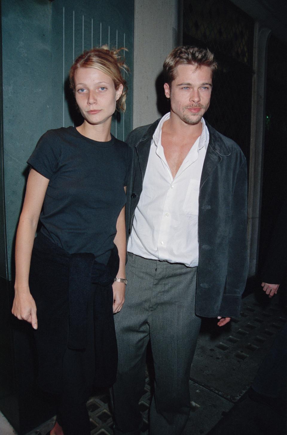 Last night Brad Pitt wore an outfit that looks a lot like one he wore in 1995, and it still looks good.