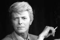 <p><b>David Bowie</b> - La légende du rock britannique est morte le dimanche 10 janvier 2016, à New York, des suites d'un cancer. Le chanteur, auteur, compositeur, acteur, à la carrière aussi longue qu'éclectique, était âgé de 69 ans. “Blackstar”, son dernier album, était trois jours seulement, le 8 janvier, jour de son anniversaire. <br>David Bowie, né en 1947, a eu une incroyable carrière musicale, enchaînant les succès depuis les années 70 et son fameux tube planétaire “Let’s dance”.<br>Touche à tout, très inventif et cultivant le mystère autour de son personnage, David Bowie a marqué profondément l'histoire de la musique. En 2004, le magazine de référence Rolling Stone l'avait classé 39e dans la liste des 100 “Meilleurs artistes de tous les temps”.</p><p><b>Ce contenu peut également vous intéresser :</b> <b><a rel="nofollow" href="https://fr.news.yahoo.com/photos/ils-nous-ont-quittes-en-2015-1420472594-slideshow/" data-ylk="slk:Ils nous ont quittés en 2015;elm:context_link;itc:0;sec:content-canvas;outcm:mb_qualified_link;_E:mb_qualified_link;ct:story;" class="link  yahoo-link">Ils nous ont quittés en 2015</a></b></p>