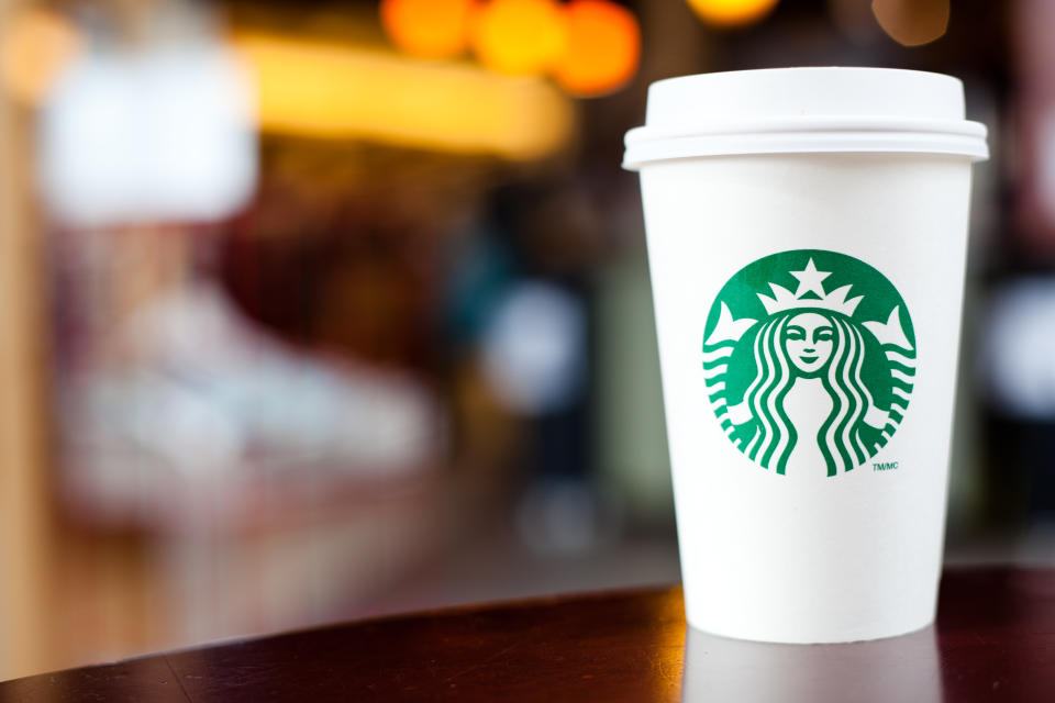 La moda de poder personalizar las bebidas de Starbucks ha complicado el día a dia de sus trabajadores. (Foto: Getty Images)