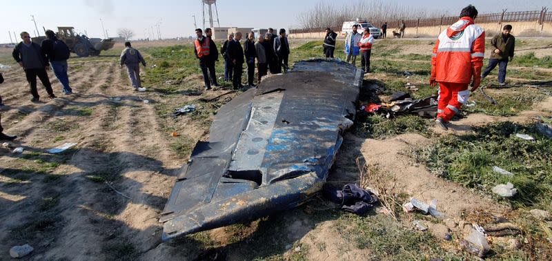 Vista general de los escombros del avión de Ukraine International Airlines, vuelo PS752, Boeing 737-800 que se estrelló después de despegar del aeropuerto Imam Jomeini de Irán