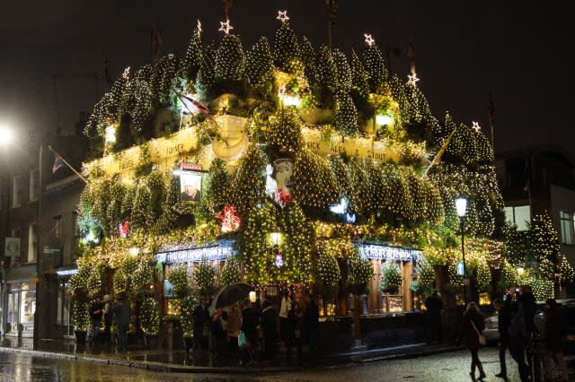 Kensington's The Churchill Arms Lights Up For Christmas