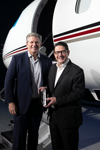 Patrick Gallagher, NetJets’ President, Sales, Marketing and Services, receives the key to the Global 7500 from Éric Martel, Bombardier’s CEO and President.