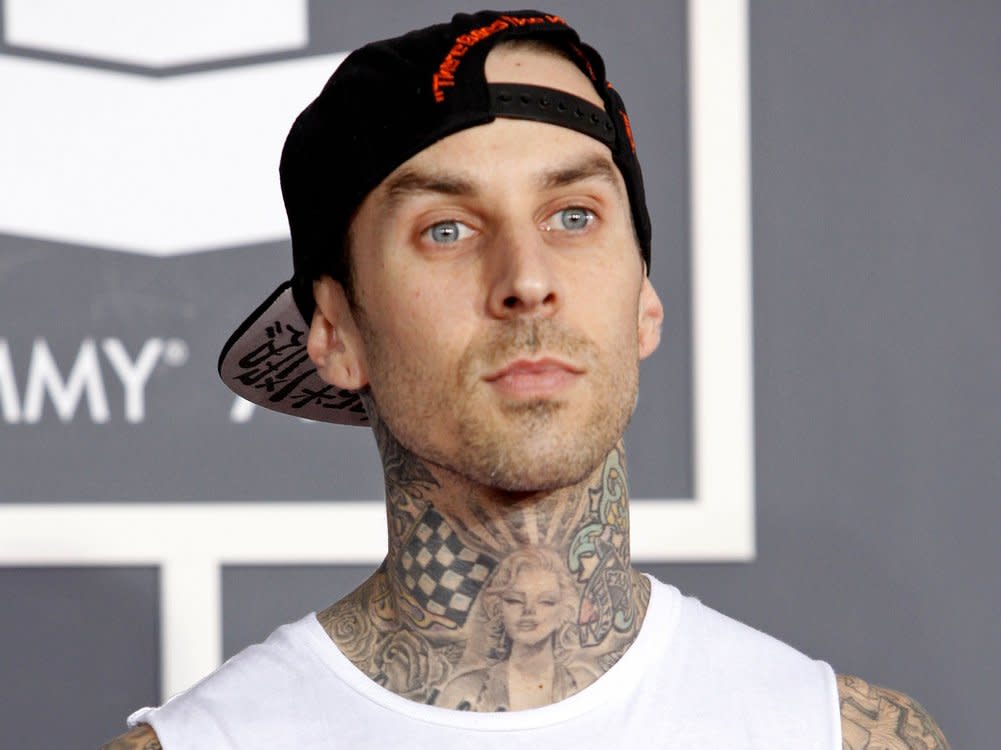 Travis Barker lag mit einer Entzündung der Bauchspeicheldrüse im Krankenhaus. (Bild: Joe Seer/Shutterstock.com)