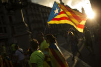 <p>People with estelada or independence flags walk at the end of a big rally during the Catalan National Day in Barcelona, Spain, Monday Sept. 11, 2017. (Photo: Francisco Seco/AP) </p>