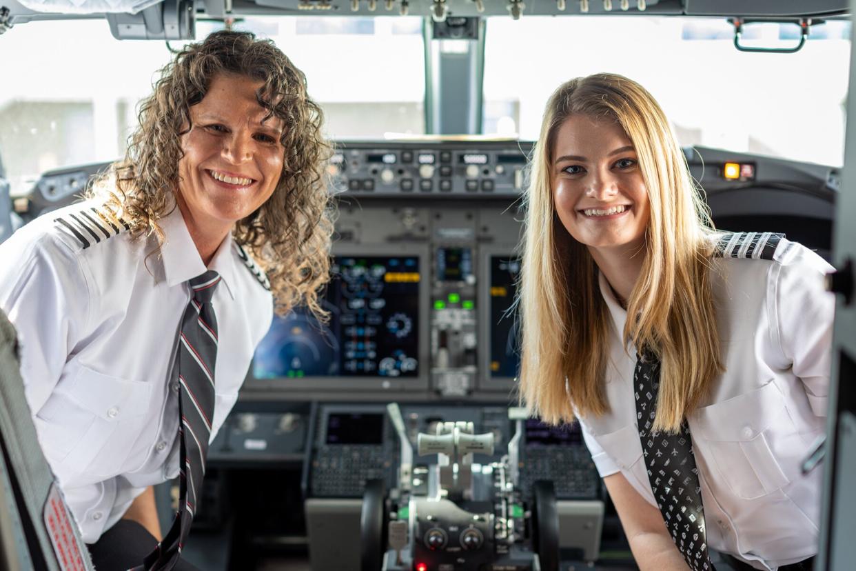 Southwest Airlines first Mother/Daughter Pilot duo, Captain Holly Petitt (left) and First Officer Keely Petitt (right)