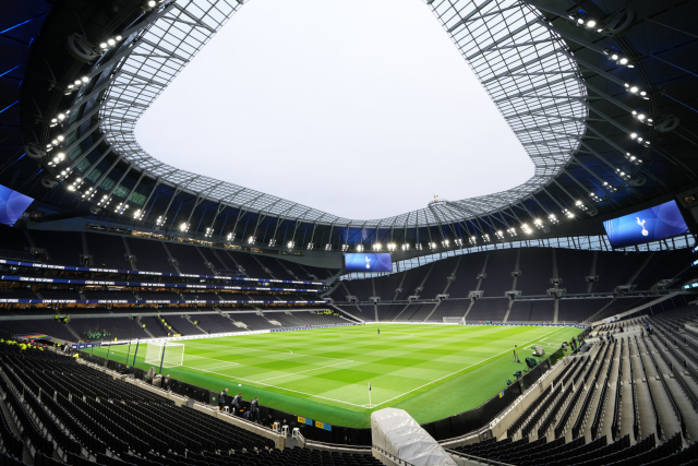 5,720 Fulham V Tottenham Hotspur Premier League Photos & High Res Pictures  - Getty Images