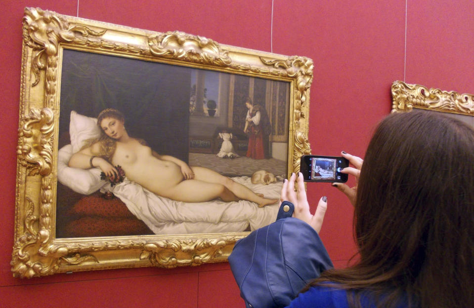 Die "Venus von Urbino" ist eines der Meisterwerke von Titiano in den Uffiziern in Florenz - und Vorlage eines Pornhub-Videos. (Bild:REUTERS/Regis Duvignau)