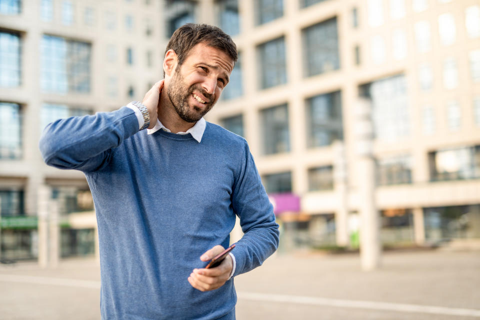 La cefalea tensional suele ser causada por tensión muscular, que a su vez puede estar relacionada con estrés y ansiedad. (Getty Creative)