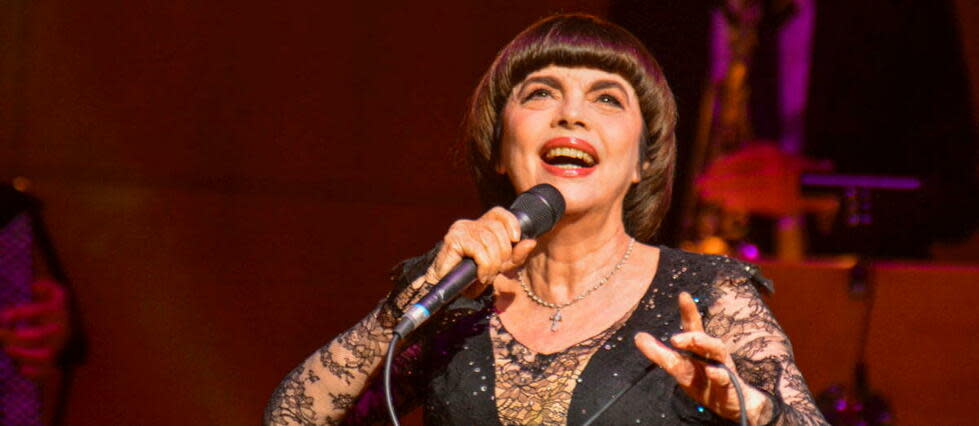 Mireille Mathieu est une véritable icône en Russie.  - Credit:picture alliance / dpa Picture-Alliance via AFP