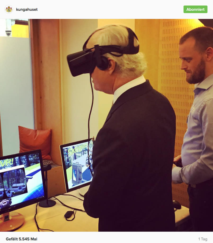 <p>Ja, auch ein echter König wird wieder zum kleinen Kind, wenn er sich eine VR-Brille aufsetzt und in andere Welten abtaucht. König Carl Gustaf scheint von der virtuellen Realität, die er über das Gestell über seinen Augen entdeckt, total gebannt zu sein. </p><p><i>Bild: Instagram, Kungahuset</i></p>