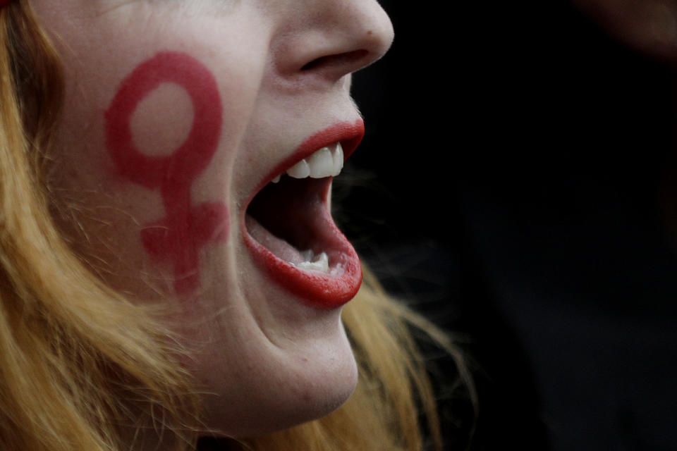 Durante la marcia contro la violenza sulle donne, 25 novembre, Roma (AP Photo/Gregorio Borgia)