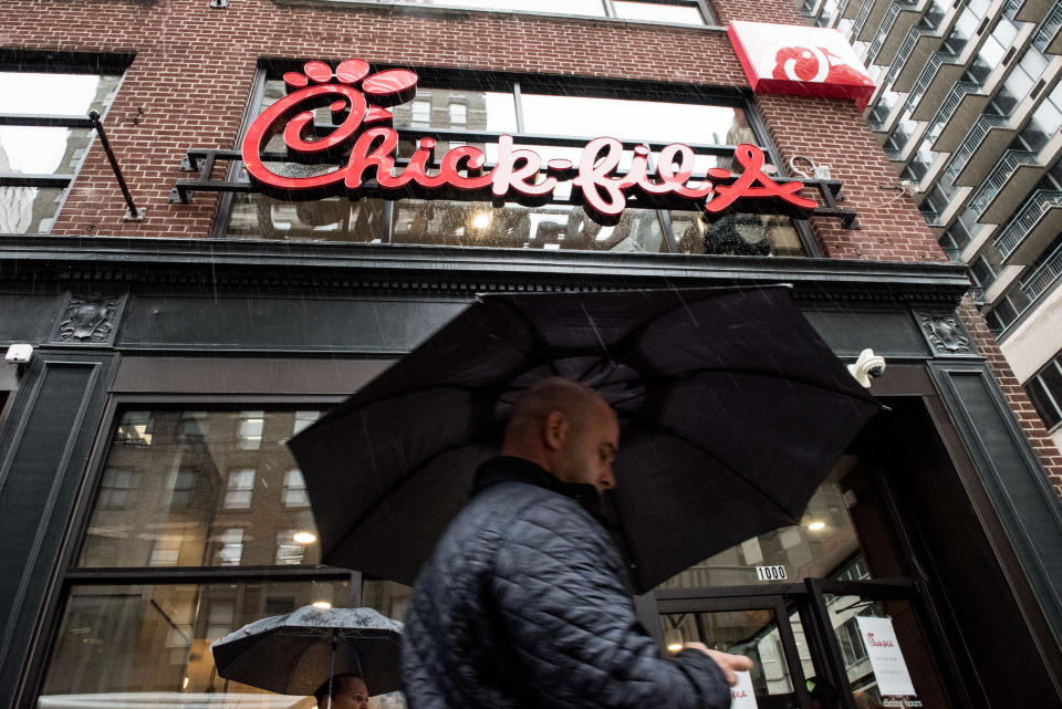 Exterior de un restaurante de Chick-Fil-A, en New York City. Foto: Andrew Renneisen/Getty Images.