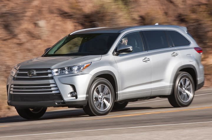 2017 Toyota Highlander XLE AWD front quarter left photo