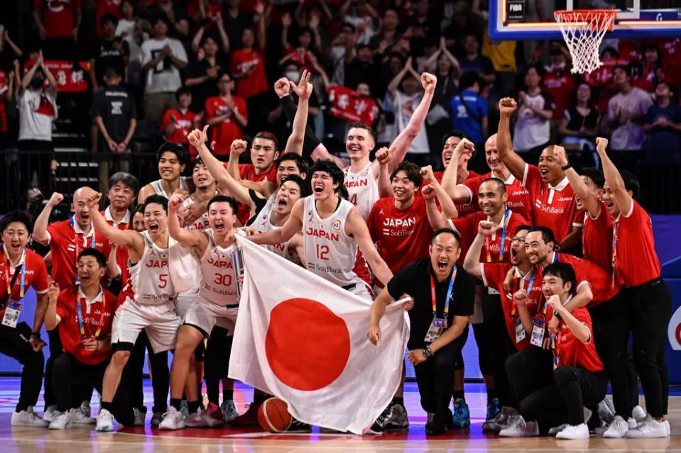 日本拿下3勝2負、這也是亞洲隊最好成績，直接鎖定巴黎奧運席位。（法新社）