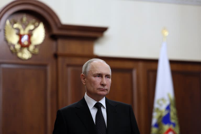 El presidente de Rusia, Vladimir Putin, pronuncia un discurso en vídeo el 24 de junio de 2023, mientras los combatientes de Wagner organizan una rebelión.