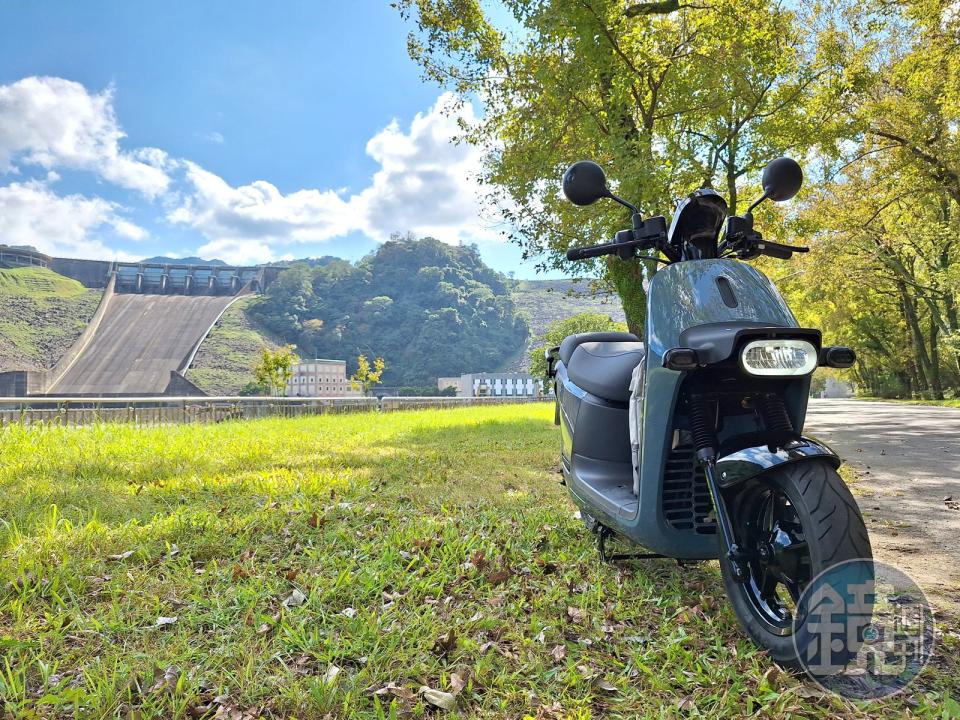 Gogoro CrossOver 成功地融合了電動摩托車和跨界休旅車的特色，並透過一系列的創新技術，滿足了現代多元化生活的需求。