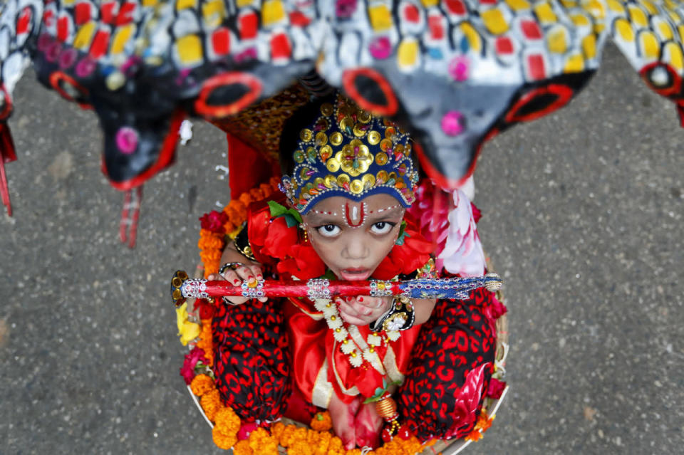 <p>A Bangladeshi child dressed as Hindu God Krishna participates in a procession to celebrate ‘Janmashtami’ in Dhaka, Bangladesh, Aug. 25, 2016. The Janmashtami festival marks the birthday of Hindu God Krishna. (Photo: A.M. Ahad/AP)</p>