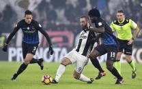 Football Soccer - Juventus v Atalanta - Italian Serie A - Juventus stadium, Turin, Italy - 3/12/16 - Juventus' Gonzalo Higuain in action with Atalanta's Rafael Toloi and Franck Kessie . REUTERS/Giorgio Perottino