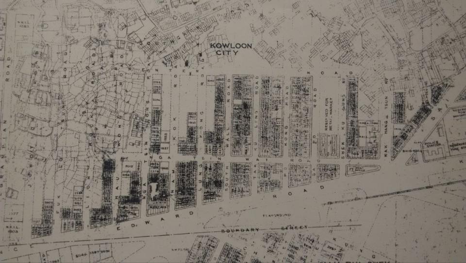 早在1920年的九龍城規劃圖，當時港英政府已用「��豆腐式」規劃。