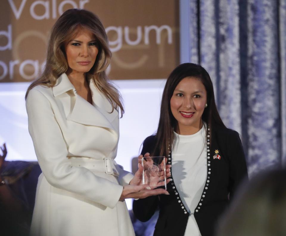 FOTOS: Melania Trump rinde tributo a "Mujeres Coraje"