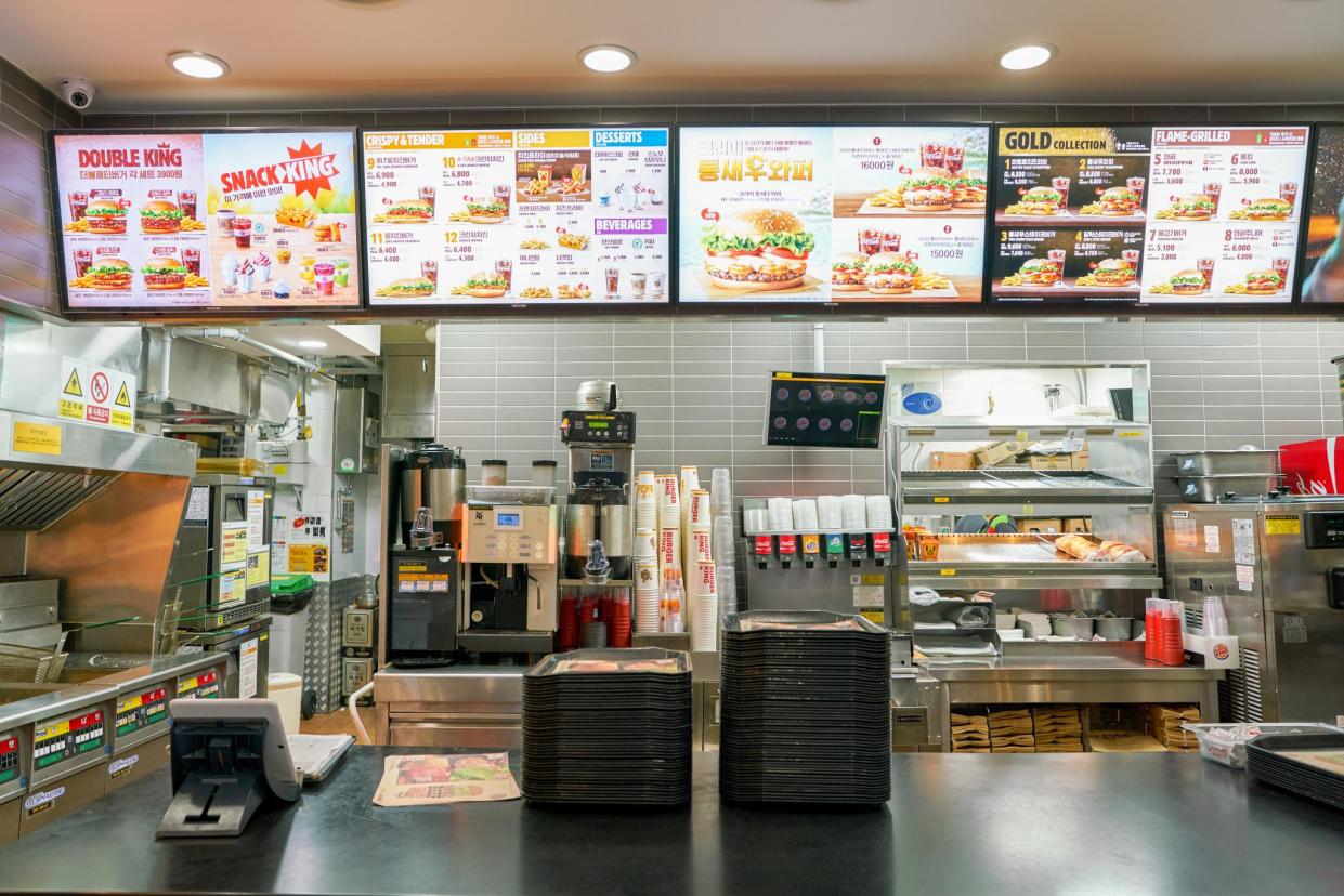 Les menus de fast-food sont devenus plus caloriques. Adobestock