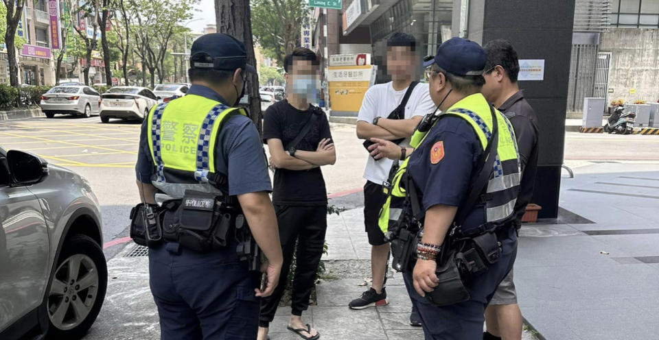 白衣男子遭查出是北市內湖分局康寧派出所休假員警。（記者徐煜勝翻攝）