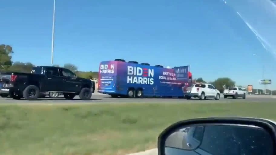 A train of Donald Trump supporters surrounds a Biden campaign bus in October 2020 (Twitter)