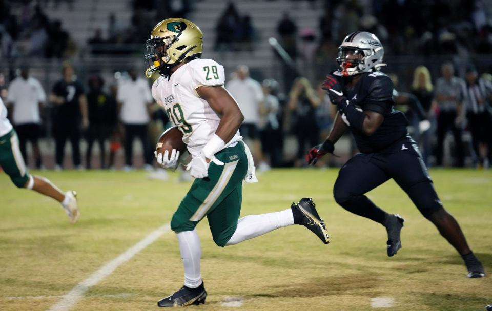 Basha running back Noah Roberts (29) sprints for a touchdown on the first play of the game against Hamilton during a game at Hamilton High School in Chandler on Oct. 6, 2023.