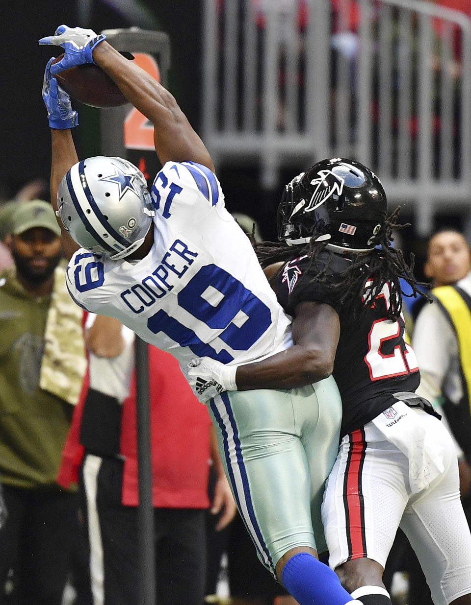 Dallas Cowboys wide receiver Amari Cooper (19) makes the catch against Atlanta Falcons cornerback Desmond Trufant (21) during the second half of an NFL football game, Sunday, Nov. 18, 2018, in Atlanta. (AP Photo/Danny Karnik)