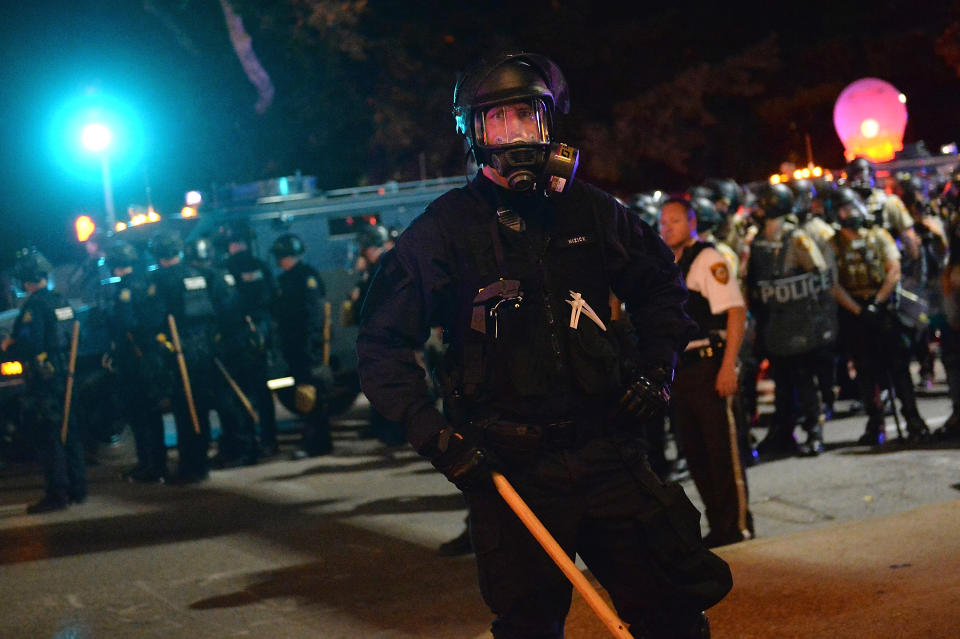 <p>Law enforcement officers stand guard during a protest action following a not guilty verdict on Sept.15, 2017 in St. Louis, Mo. (Photo: Michael B. Thomas/Getty Images) </p>