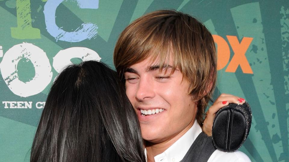 Vanessa Anne Hudgens and Zach Efron arrive at the 2008 Teen Choice Awards at Gibson Amphitheater on August 3, 2008 in Los Angeles, California